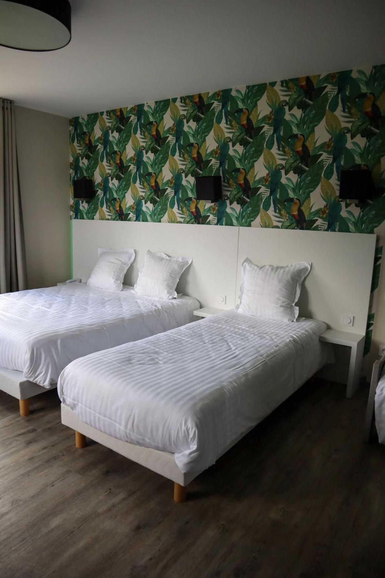 Auberge Du Chateau De Joux La Cluse-et-Mijoux Ngoại thất bức ảnh
