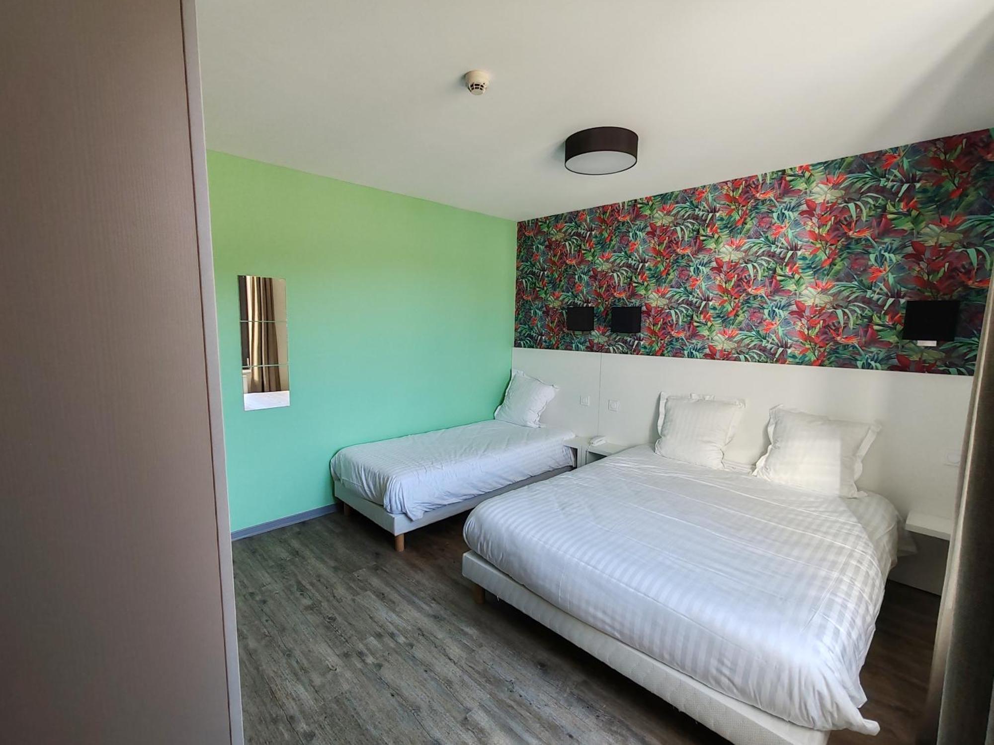 Auberge Du Chateau De Joux La Cluse-et-Mijoux Ngoại thất bức ảnh